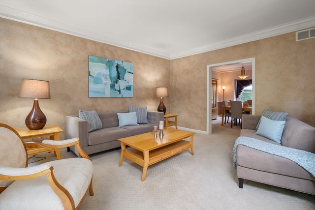 15 Winthrop Dr., Franklin, MA 02038