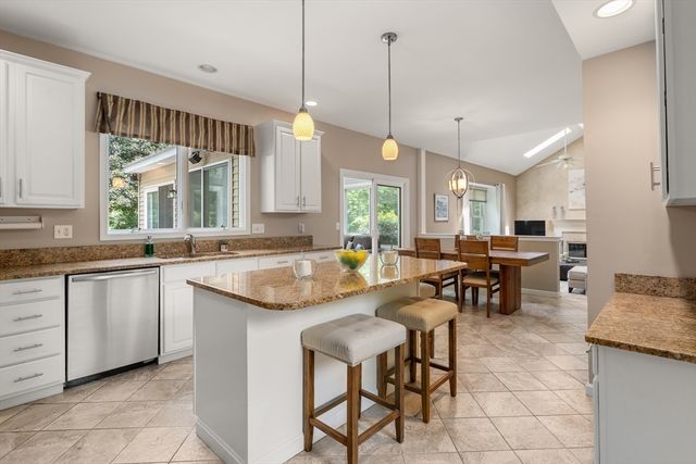 15 Winthrop Dr., Franklin, MA 02038