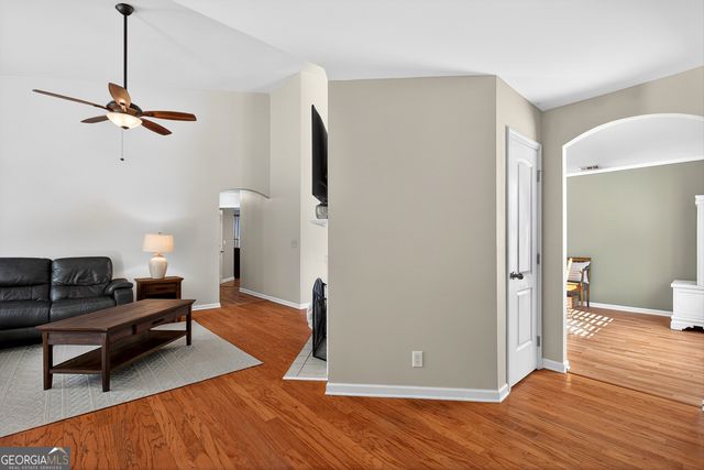 128 Meadowbrook Lane, Grantville, GA 30220