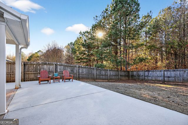 128 Meadowbrook Lane, Grantville, GA 30220