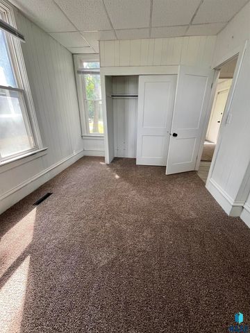 614 S 2nd Ave Avenue, Sioux Falls, SD 57104