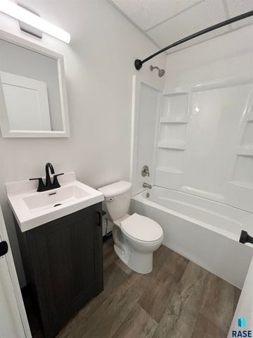 614 S 2nd Ave Avenue, Sioux Falls, SD 57104