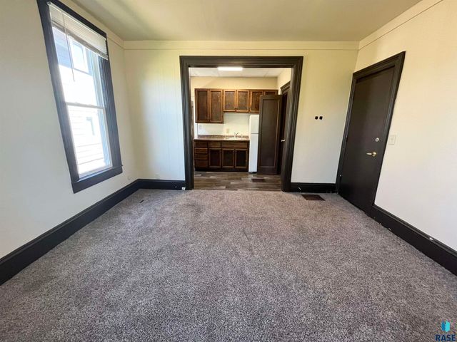 614 S 2nd Ave Avenue, Sioux Falls, SD 57104