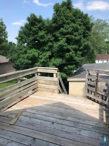 614 S 2nd Ave Avenue, Sioux Falls, SD 57104