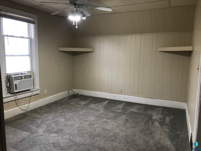 614 S 2nd Ave Avenue, Sioux Falls, SD 57104