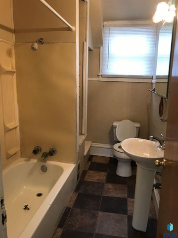 614 S 2nd Ave Avenue, Sioux Falls, SD 57104