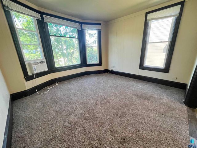 614 S 2nd Ave Avenue, Sioux Falls, SD 57104