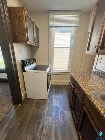 614 S 2nd Ave Avenue, Sioux Falls, SD 57104