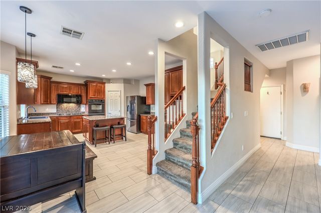 8148 Waltons Mill Court, Las Vegas, NV 89131