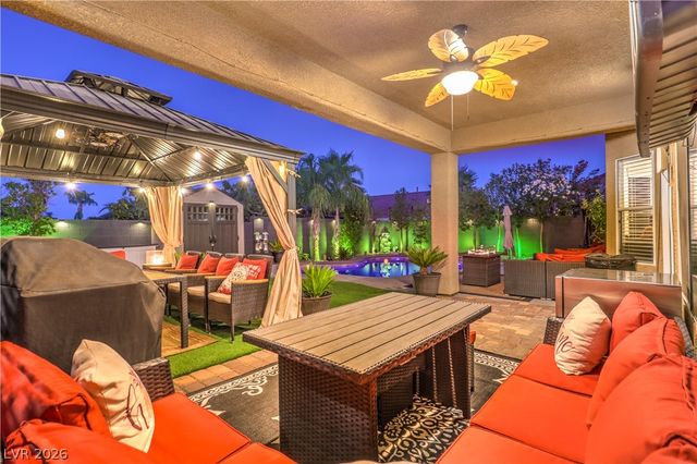 8148 Waltons Mill Court, Las Vegas, NV 89131