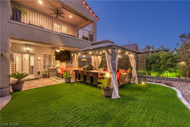 8148 Waltons Mill Court, Las Vegas, NV 89131
