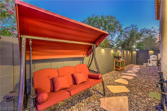 8148 Waltons Mill Court, Las Vegas, NV 89131