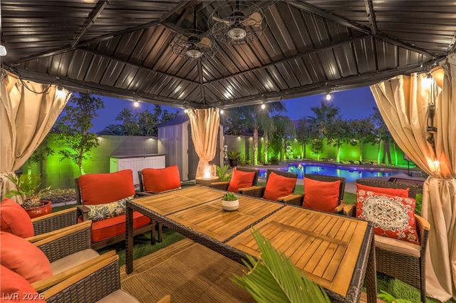 8148 Waltons Mill Court, Las Vegas, NV 89131