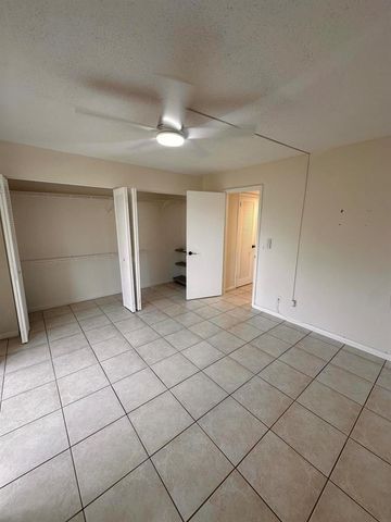 39 Cambridge B, West Palm Beach, FL 33417