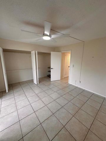 39 Cambridge B, West Palm Beach, FL 33417