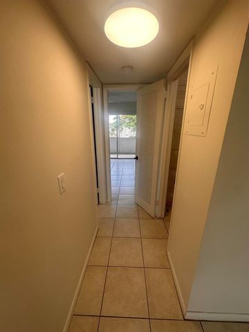 39 Cambridge B, West Palm Beach, FL 33417