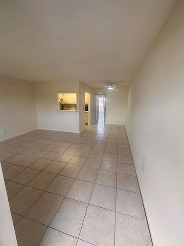 39 Cambridge B, West Palm Beach, FL 33417