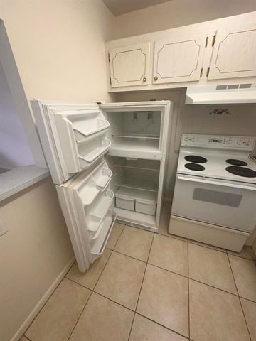 39 Cambridge B, West Palm Beach, FL 33417