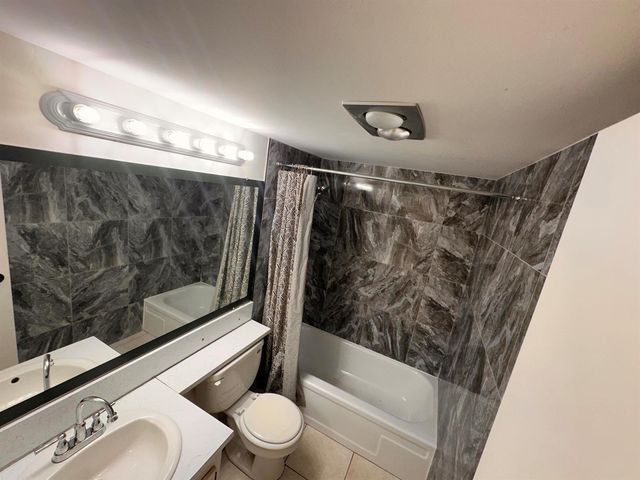 39 Cambridge B, West Palm Beach, FL 33417