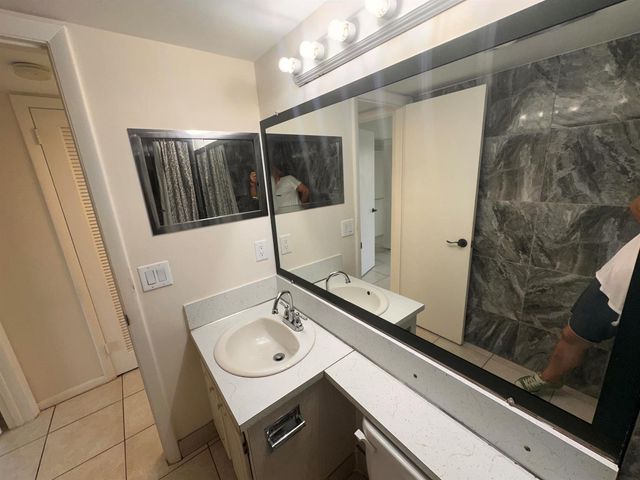 39 Cambridge B, West Palm Beach, FL 33417