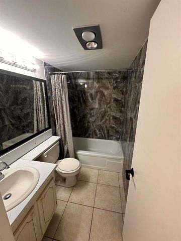 39 Cambridge B, West Palm Beach, FL 33417