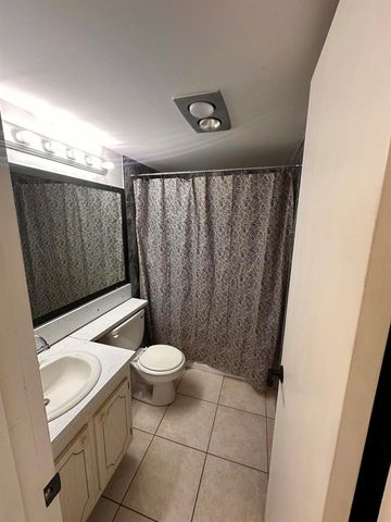 39 Cambridge B, West Palm Beach, FL 33417