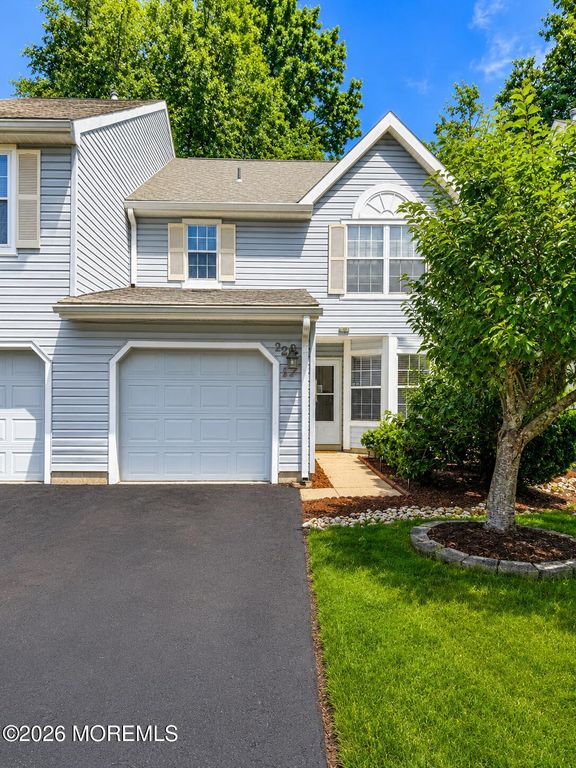 22 Ross Terrace, Manalapan, NJ 07726