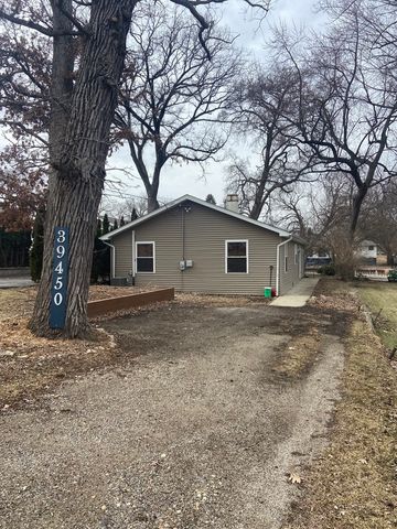 39450 N Circle Avenue, Antioch, IL 60002