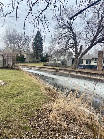 39450 N Circle Avenue, Antioch, IL 60002