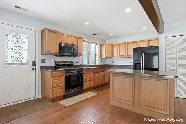 39450 N Circle Avenue, Antioch, IL 60002