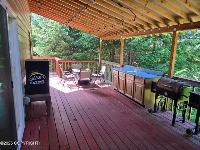 19 Juneberry Road, Ketchikan, AK 99901