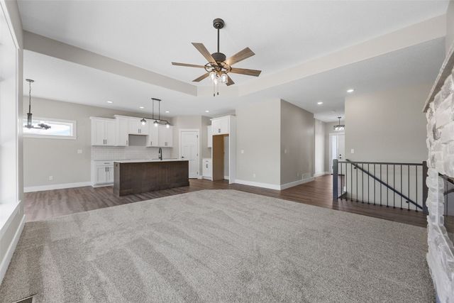 3340 Village Way, Robins, IA 52328