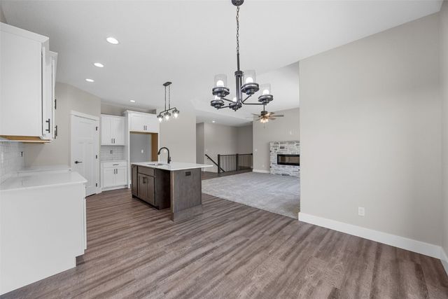 3340 Village Way, Robins, IA 52328