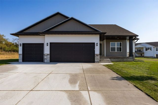 3340 Village Way, Robins, IA 52328