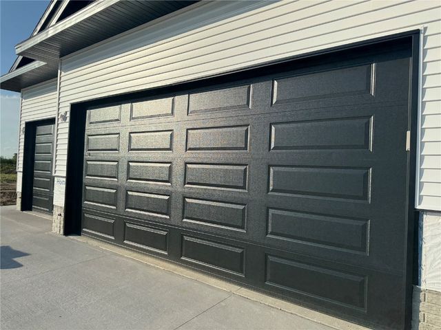 3340 Village Way, Robins, IA 52328