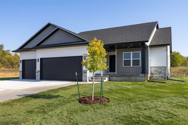 3340 Village Way, Robins, IA 52328