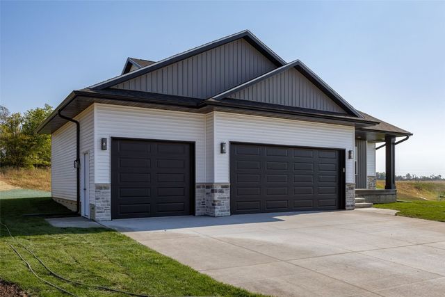 3340 Village Way, Robins, IA 52328