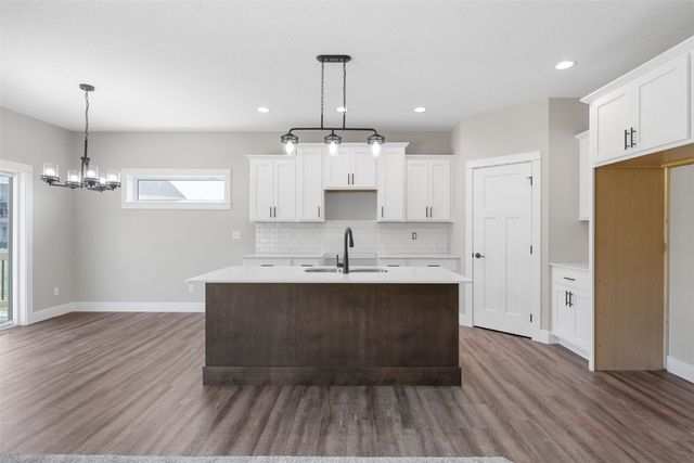 3340 Village Way, Robins, IA 52328