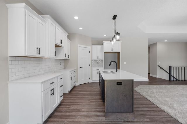 3340 Village Way, Robins, IA 52328