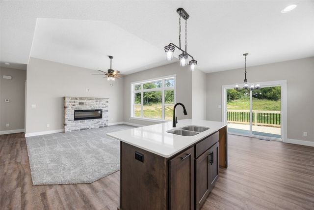 3340 Village Way, Robins, IA 52328