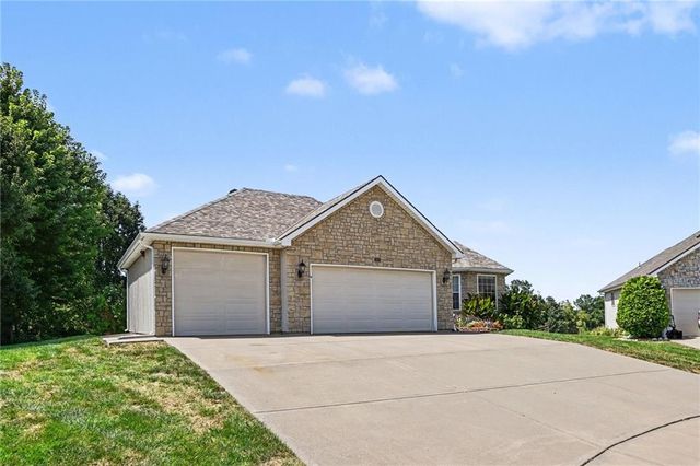301 Prairie Rose Circle, Smithville, MO 64089