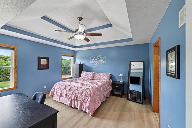 301 Prairie Rose Circle, Smithville, MO 64089