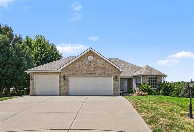 301 Prairie Rose Circle, Smithville, MO 64089