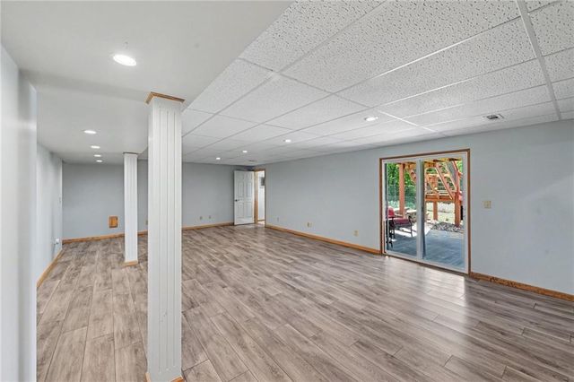 301 Prairie Rose Circle, Smithville, MO 64089
