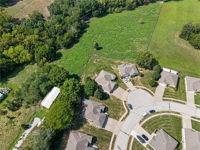 301 Prairie Rose Circle, Smithville, MO 64089