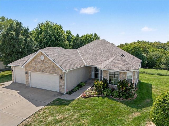301 Prairie Rose Circle, Smithville, MO 64089