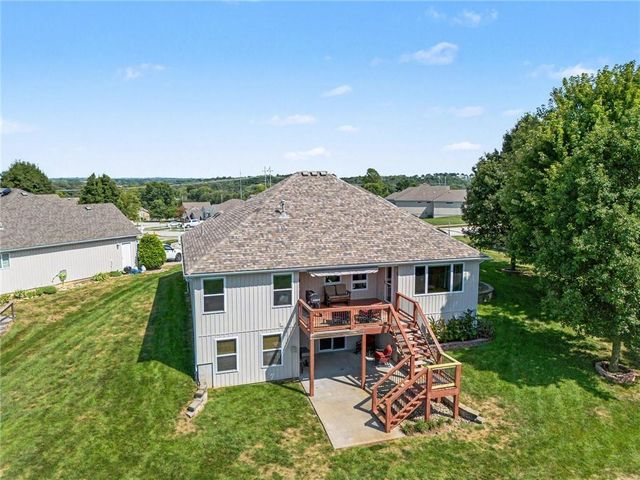 301 Prairie Rose Circle, Smithville, MO 64089