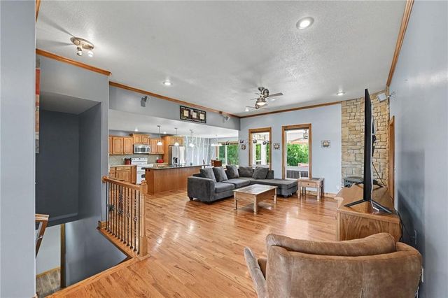 301 Prairie Rose Circle, Smithville, MO 64089