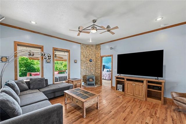 301 Prairie Rose Circle, Smithville, MO 64089