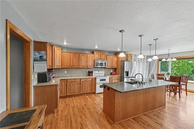 301 Prairie Rose Circle, Smithville, MO 64089